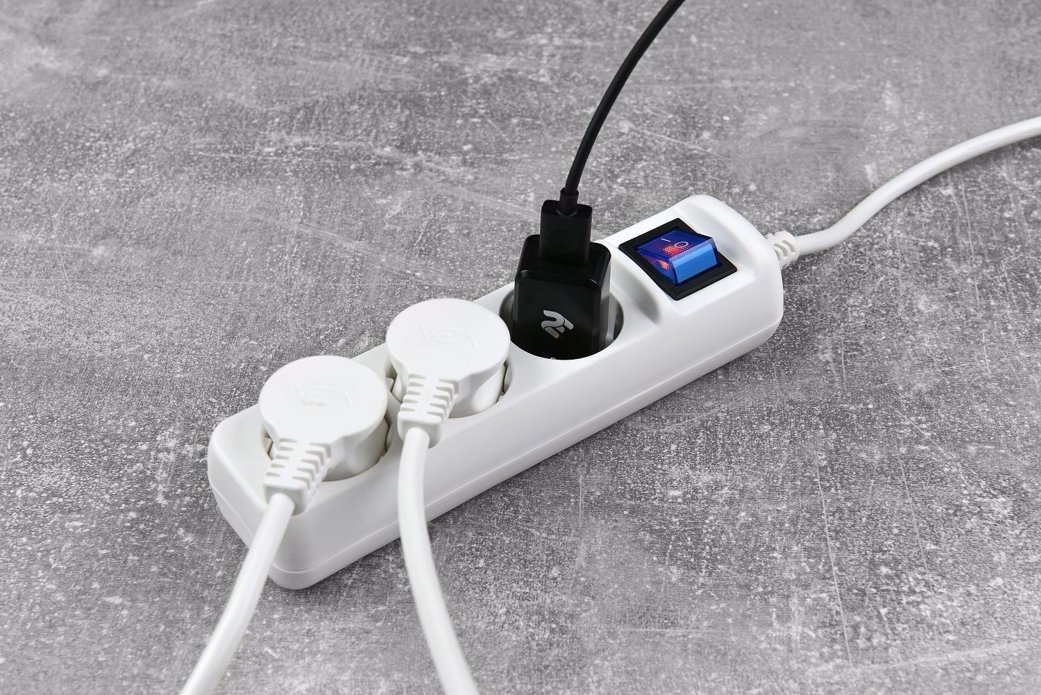 Фильтр питания 2E (2E-U03ESM1.5) 3 розетки, 1.5 м, White 2E купить в Украине