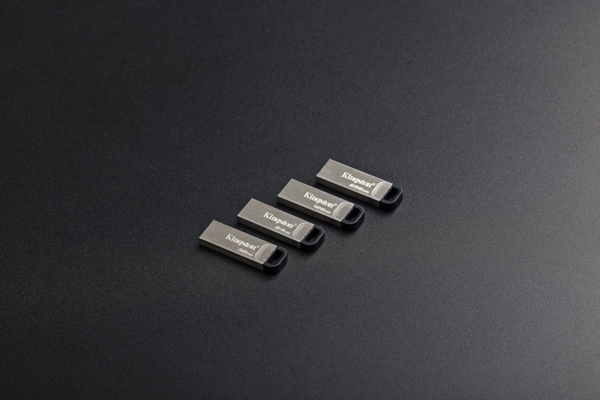 Флеш-накопичувач USB3.2 64GB Kingston DataTraveler Kyson Silver/Black (DTKN/64GB) Kingston купити в Україні