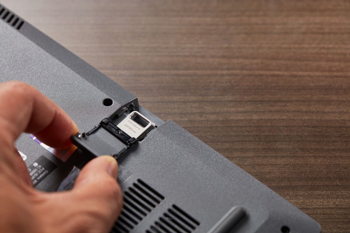 Флеш-накопичувач USB3.2 128GB Kingston DataTraveler Micro (DTMC3G2/128GB) Kingston купити в Україні