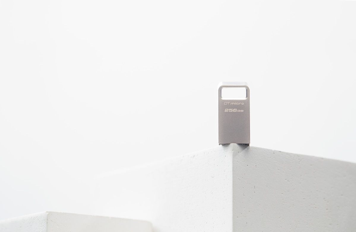Флеш-накопичувач USB3.2 64GB Kingston DataTraveler Micro (DTMC3G2/64GB) Kingston купити в Україні
