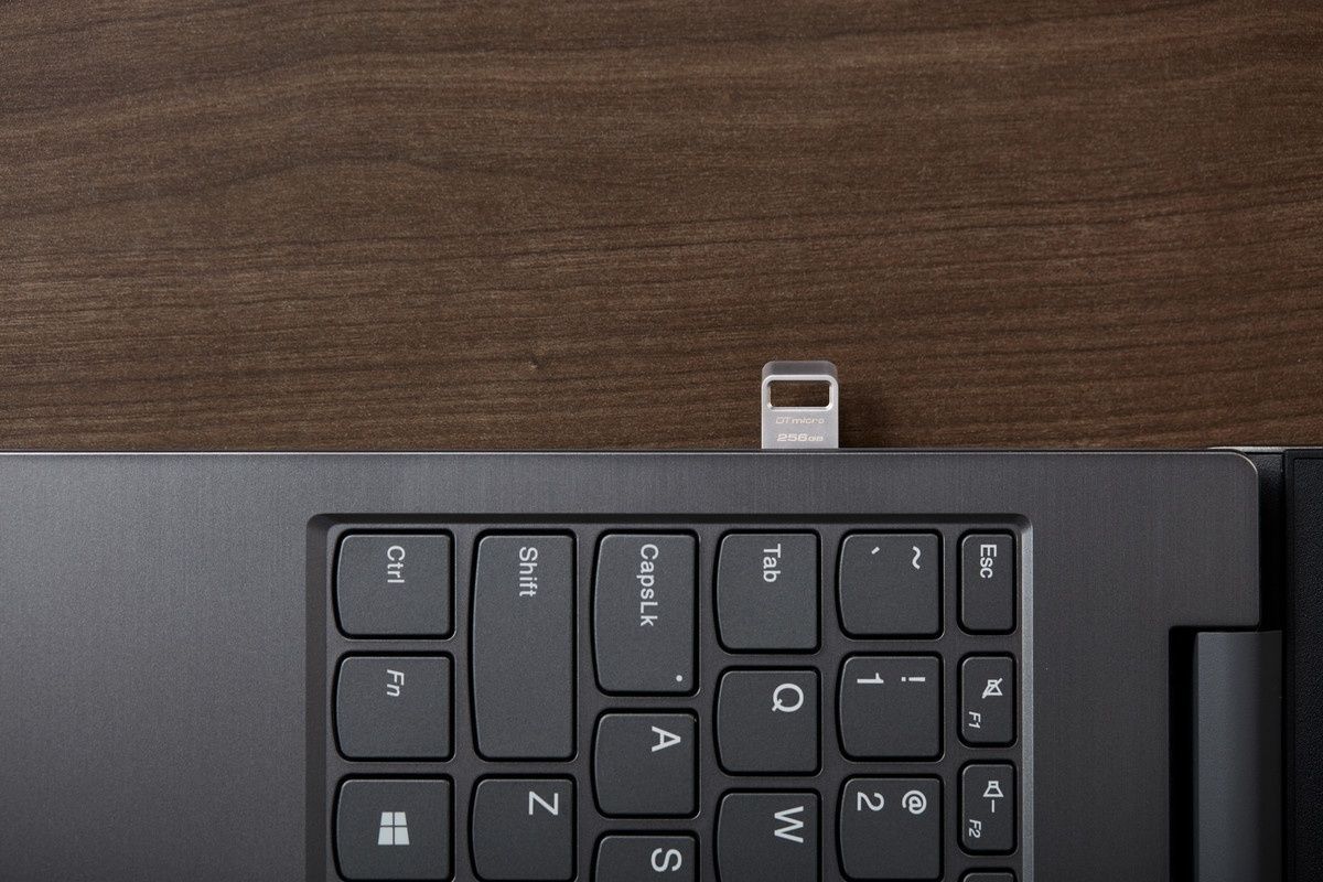 Флеш-накопичувач USB3.2 64GB Kingston DataTraveler Micro (DTMC3G2/64GB) Kingston купити в Україні