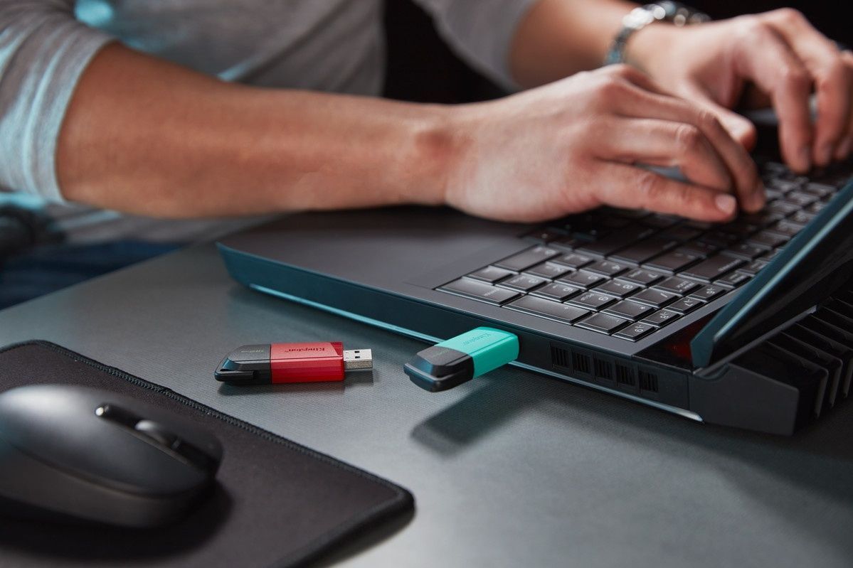 Флеш-накопичувач USB3.2 128GB Kingston DataTraveler Exodia M Black/Red (DTXM/128GB) Kingston купити в Україні