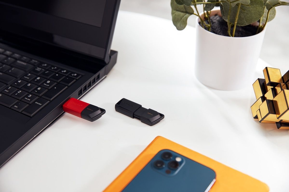 Флеш-накопичувач USB3.2 128GB Kingston DataTraveler Exodia M Black/Red (DTXM/128GB) Kingston купити в Україні